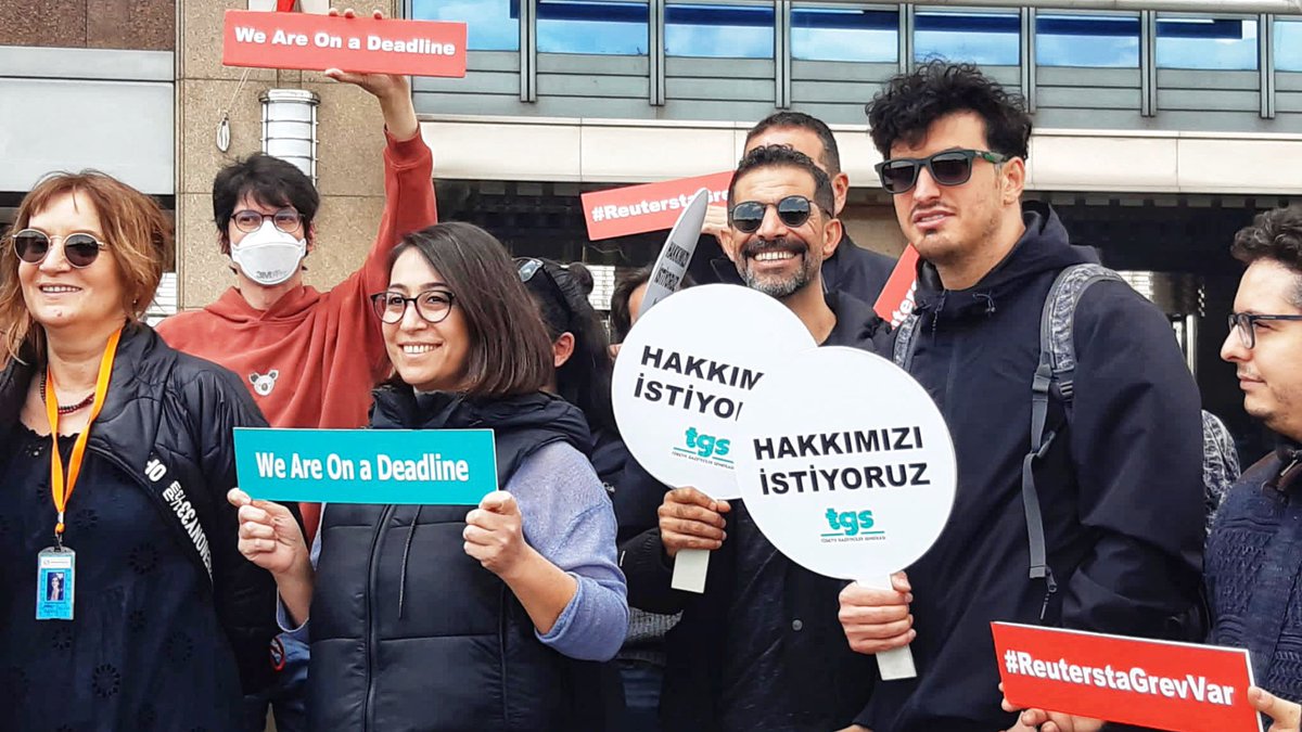 TGS_org_tr's tweet photo. Türkiye ofisinde çalışanlara ekonomik kriz ortamında %25 zam dayatan @Reuters işverenine karşı tek sözümüz GREV! Eğer adil bir ücret artışı gelmezse 10 Mayıs’tan itibaren grevdeyiz. Hak ettiğimizi alana kadar da vazgeçmeyeceğiz! #ReutersTurkiyeOnStrike https://t.co/eop5LeqG5C