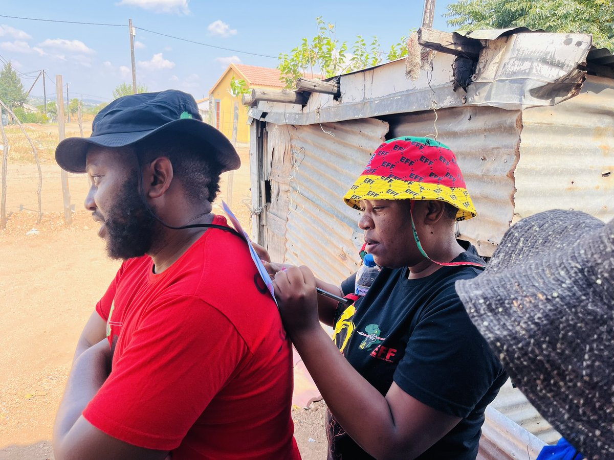 EFF_Limpopo's tweet image. 🔺Register To Vote EFF🔺

Door to door mobilisation underway in Ext 78 A, Disteneng Polokwane Sub-Region Ward 23 ahead of the Voter Registration launch taking place on Friday.

-It is through the ballot that the living conditions of the majority of our people will be uplifted.