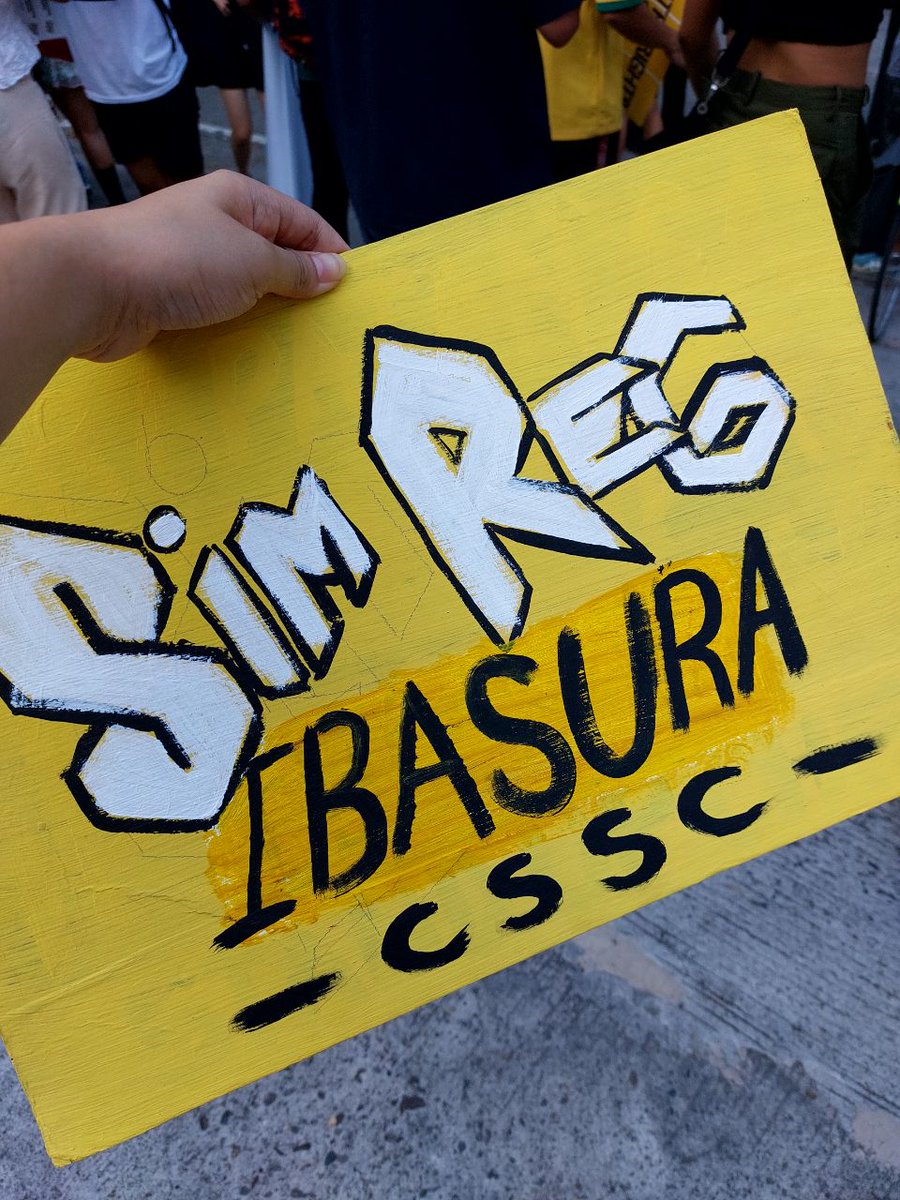 fernhrrdr's tweet photo. 24hrs late but better than never standing up to this, #JunkSimCardRegistration!

ft. beloved cssc 🫶

#HandsOffOurSocmed
#HandsOffOurSIMs 
#SiyentistaNgBayan https://t.co/e4zyBBzG8u