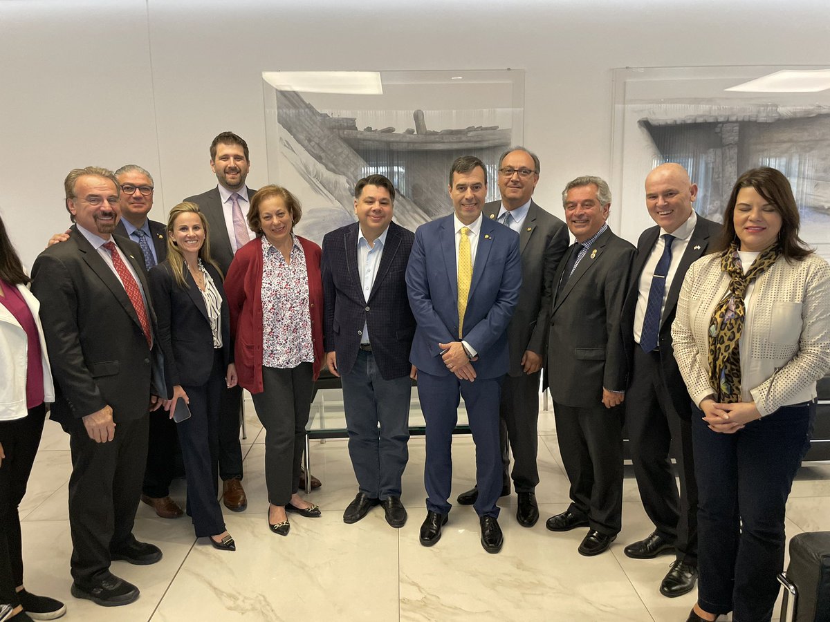 esaviolakis's tweet image. Always a pleasure and honor to meet with @USAmbassadorGR. Thank you Mr. Ambassador for a wonderful meeting and briefing with our @OrderOfAHEPA, @DOPHeadquarters, and @MaidsofAthena delegation. 🇺🇸🇬🇷