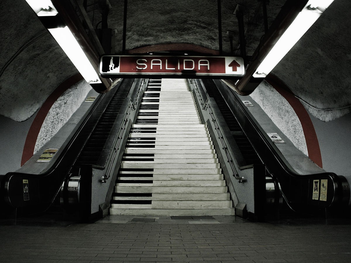 [Vídeo] Escaleras musicales blgs.co/4Kx1Ug