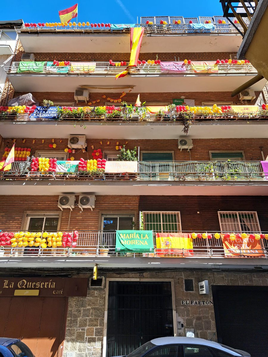 guijarrocio's tweet photo. @Feria_deAbril el barrio de los @avvlosremedios engalanado @Feriade_Abril @LosRemediosSvq @SerLosRemedios alegria @Ayto_Sevilla @PortadasdeFeria https://t.co/995FlBxRWX