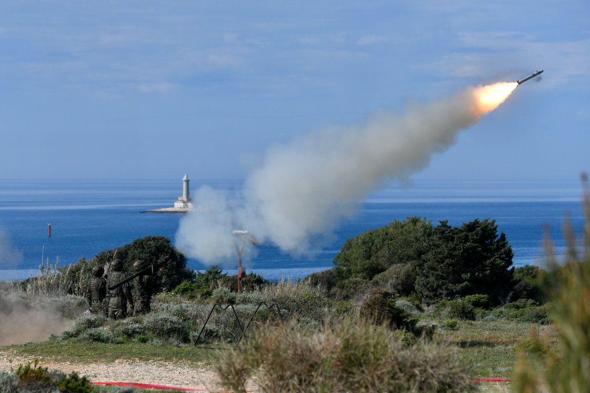 DGeneralneRSZ's tweet photo. Polskie Pioruny na chorwackim niebie
Niszczenie celów powietrznych wymaga wysokiej precyzji i skuteczności ze strony wojskowych
Na 🇭🇷poligonie #3BROP wraz z 🇸🇮🇺🇸��🇷 brała udział w ćwiczeniu #SHIELD23
Żołnierze monitorowali, rozpoznawali przestrzeń powietrzną oraz niszczyli cele. https://t.co/SE3RLD8tSe