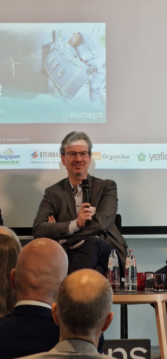 EUMEPS's tweet photo. Werner Brosmans, from the @EU_Commission is reacting to the questions from the audience. #EPSolution! https://t.co/gb98paOmL8