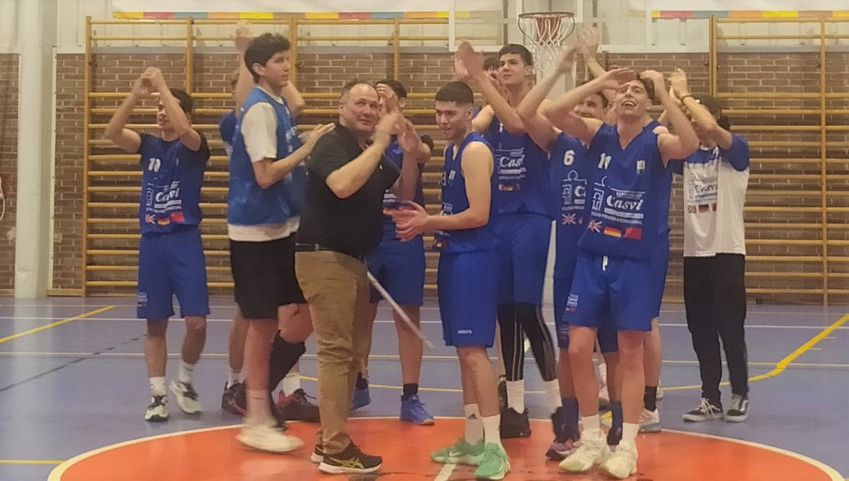 Casvi's tweet photo. 👍¡CLASIFICADOS PARA CUARTOS DE FINAL! El 1ª Autonómica del #clubbaloncestocasvi lo hizo en el tercer y decisivo partido, con una remontada épica y tras dos prórrogas ante el @BalsketAlameda.  El 7 de mayo, a las 20:00h, en nuestro Polideportivo, nos enfrentaremos al @cbalcorcon. https://t.co/AlijR4jsEm