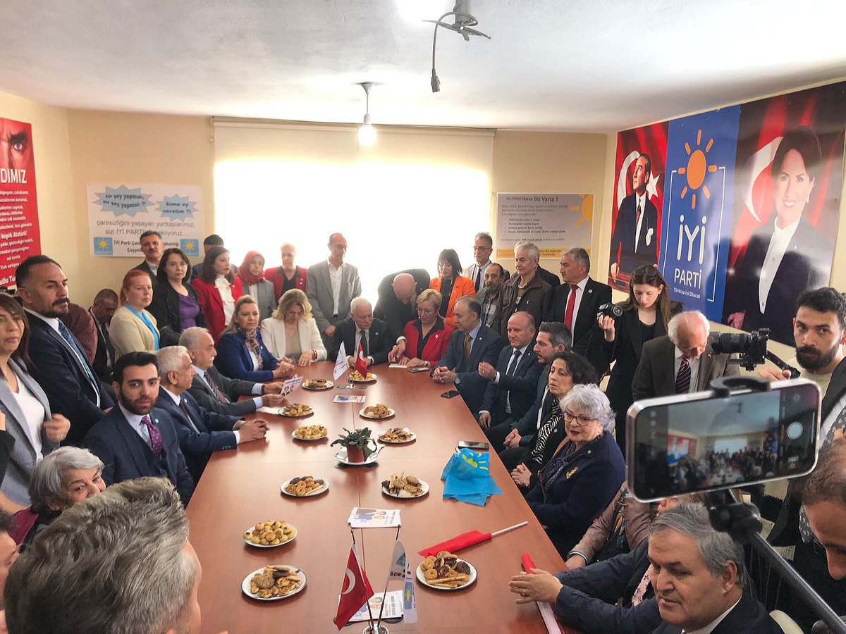 korayaydintr's tweet photo. Değerli Ankara 1. Bölge Milletvekilli adaylarımız ve arkadaşlarımızla İYİ Parti Çankaya Çayyolu Seçim Koordinasyon Merkezi'mizi açtık.
Çayyolu SKM toplantımızı yaptık.
Sadece muhalefetteyken değil, İYİ Parti iktidarında da vatandaşımızın derdinde, milletimizin emrinde ve hizmetinde olmaya devam edeceğiz.
Birlikte kazanacağız.
Tarih yazacağız.
#ÇankayaTarihYazacak
#AnkaraTarihYazacak
#TürkiyeTarihYazacak
#AzKaldı