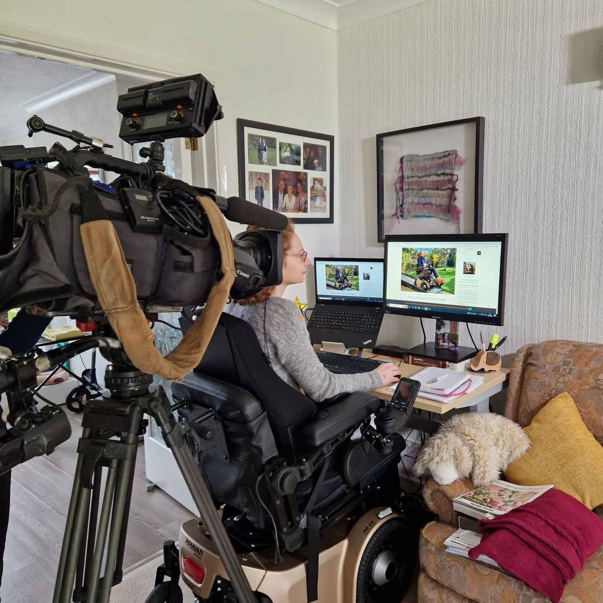 HannahEDeakin's tweet photo. I should be on the @itvnews at 1.30pm, 6.30pm and 10pm talking about extra costs with a disability- unless there is new breaking news!
As @scope release the new disability price tag.
@SurreyCoalition
#Disability #disabilityactivism #disabilitypricetag #extracosts https://t.co/hWyIfXNOPo