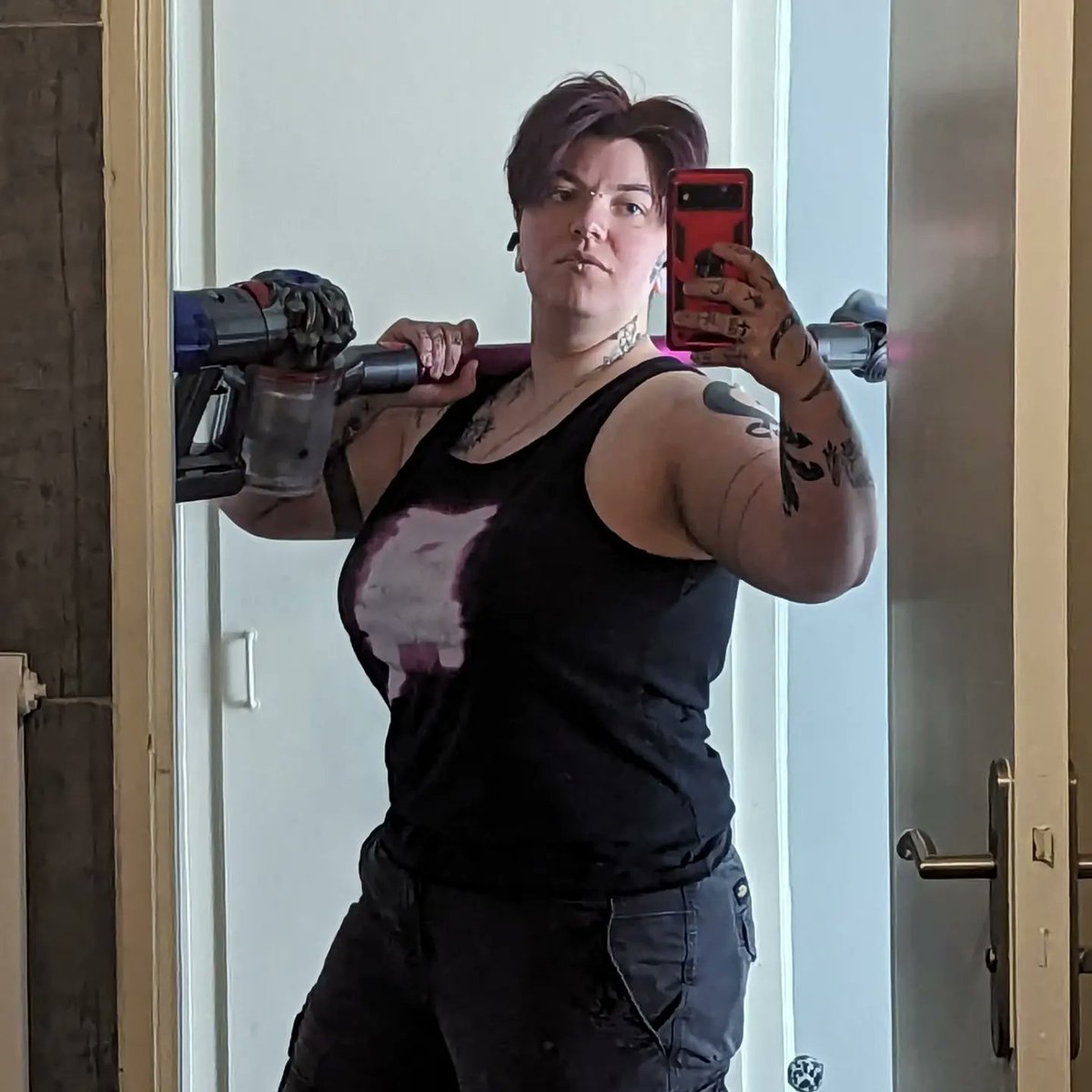 CapsuleCosplay's tweet photo. Now VS 3 weeks before I became a gym bro 💪🧠🗿
What happened?
I decided to change everything that made "me", 180° turn baby, living my best lightweight life 🔥
#gymbros #gymlife #newman #hellokittygirls #powerlift #transmasc #dumbfuckexpressional #fakehashtag https://t.co/6tOosEbzaV