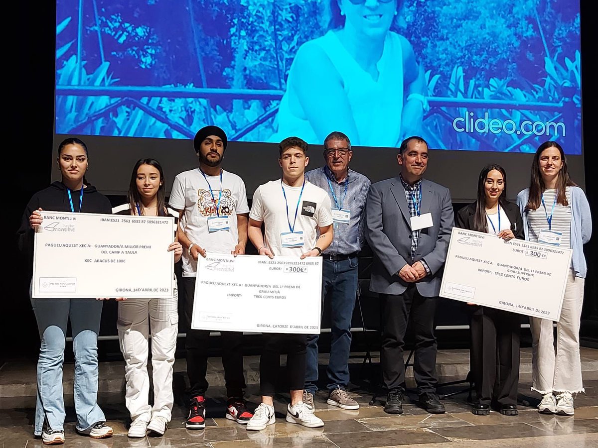 admi_Montilivi's tweet photo. L'alumnat d'#ADI2 de @Ins_Montilivi han organitzat la 2a edició dels Premis Anna Ridao.
Moltes gràcies a tots els que hi heu participat i a la família de l’Anna Ridao que ha fet possible el premi. Gràcies als ponents: Sara Peces (@llagosnet) i @alioudial_lo . https://t.co/qDUKs6uQCe