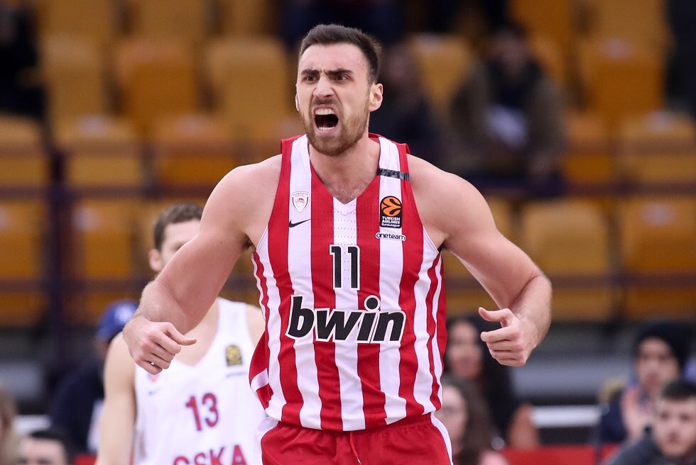 Polynikos's tweet photo. Ο Μιλου εχει ενημερωσει τον #olympiacosbc πως θελει να επιστρεψει,χωρις να υπαρχει φετος κ το εμποδιο της ΤΣΣΚΑ. Επισης εχει ενημερωσει πως ειναι διατεθειμένος να κανει μεγαλο «σκοντο» στα χρηματα π θα μπορουσε να βρει
 Πλεον ολα εξαρτωνται απο Αφους κ κυριως απο το Μπαρτζωκα… https://t.co/7UcYYlxJ7u