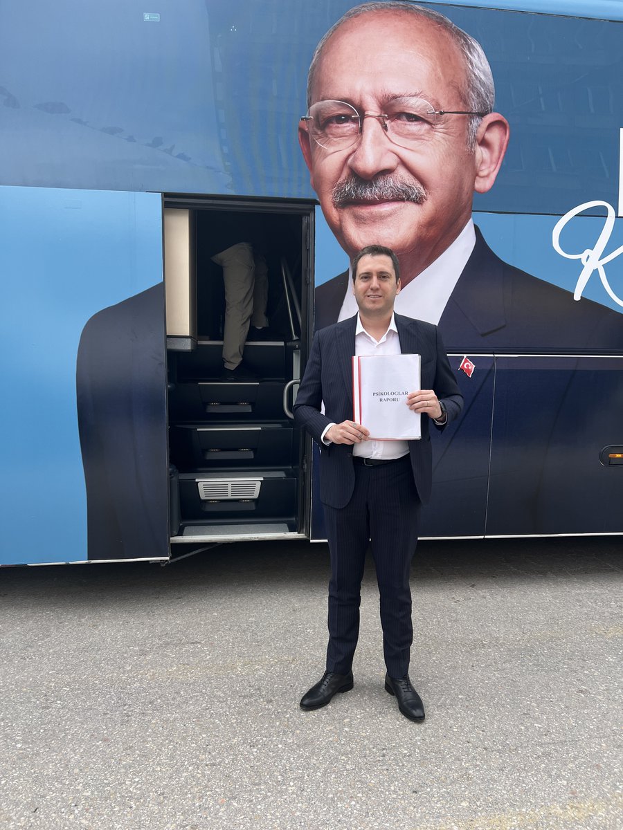 Psikologlar, alandaki sorunlarınızı ve beklentilerinizi içeren sizlerin hazırladığı raporu Afyonkarahisar’da Sayın <a href="/kilicdarogluk/">Kemal Kılıçdaroğlu</a> Kemal Kılıçdaroğlu’na elden teslim ettim. #sanasözbaharlargelecek #psikolog
