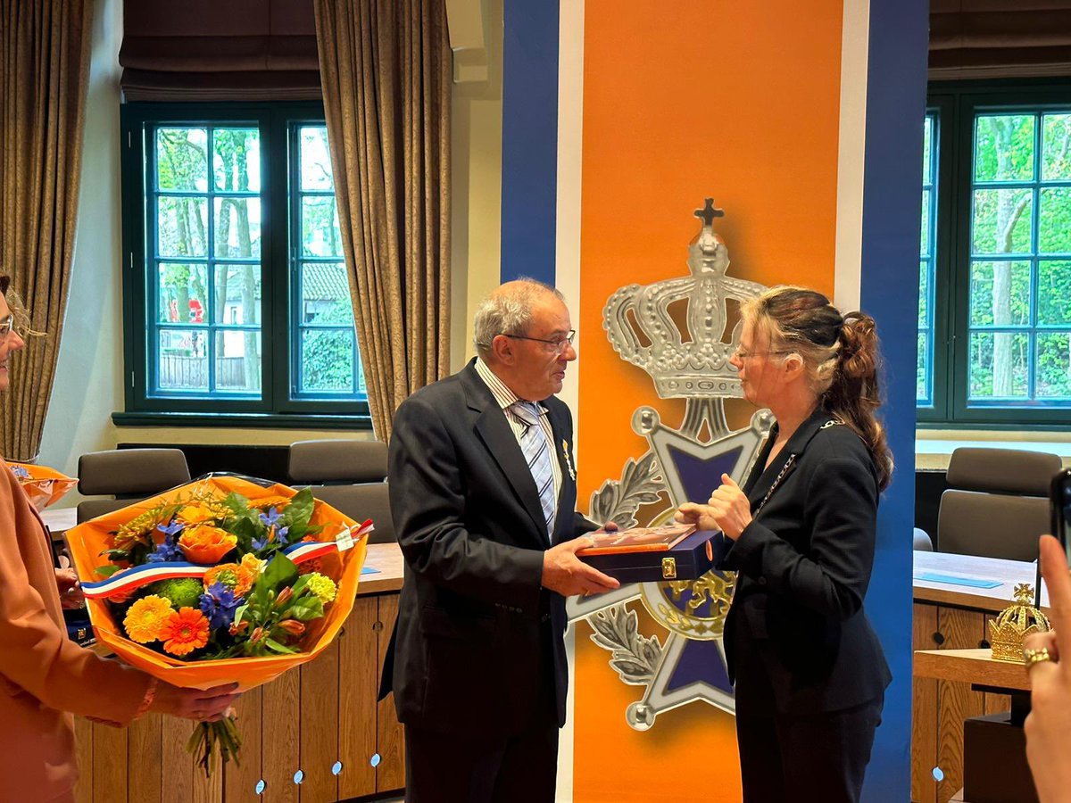 TPV_Grootven's tweet photo. 👑 KONINKLIJK NIEUWS 👑

CARLA GROENEN EN 
FRANS VAN DAAL 
ZIJN BENOEMD TOT LID IN DE ORDE VAN ORANJE NASSAU 🎖️
Zie verder https://t.co/ShcoMWyRge https://t.co/pYny0HYQPb