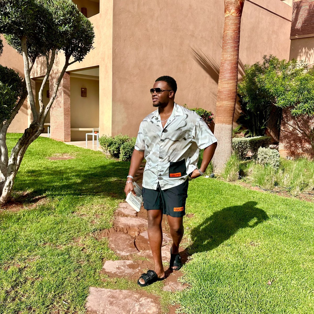 MichaelDapaah's tweet photo. Somewhere near the Equator ☀️
EP1 out today 6PM #BellyMustGo 🏋️♂️ https://t.co/1II7wjxbLm