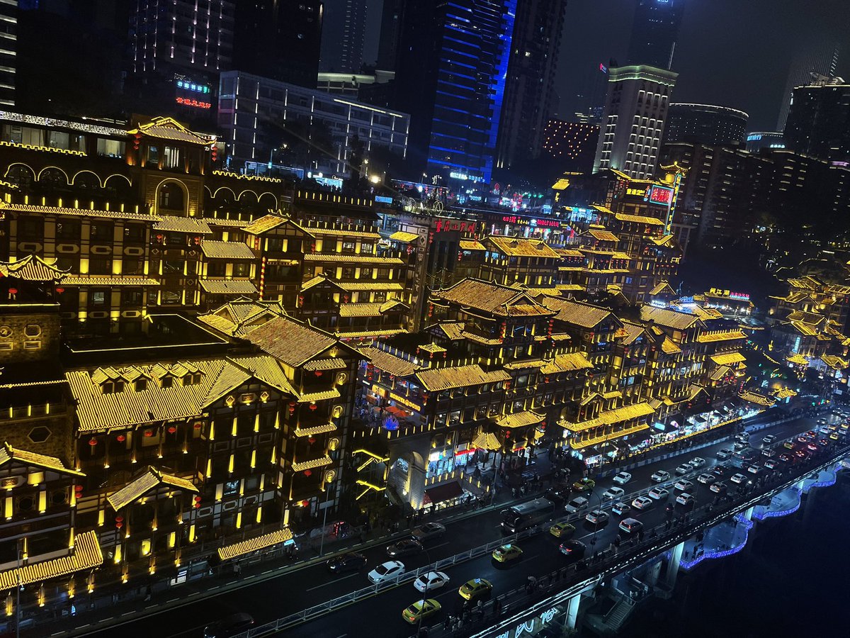CACAA137's tweet photo. 嘿！我在重庆，你在哪里？

#解放碑 #重庆 #重庆夜景 #重庆交友 #重庆同城 https://t.co/wJtd2tlN7j