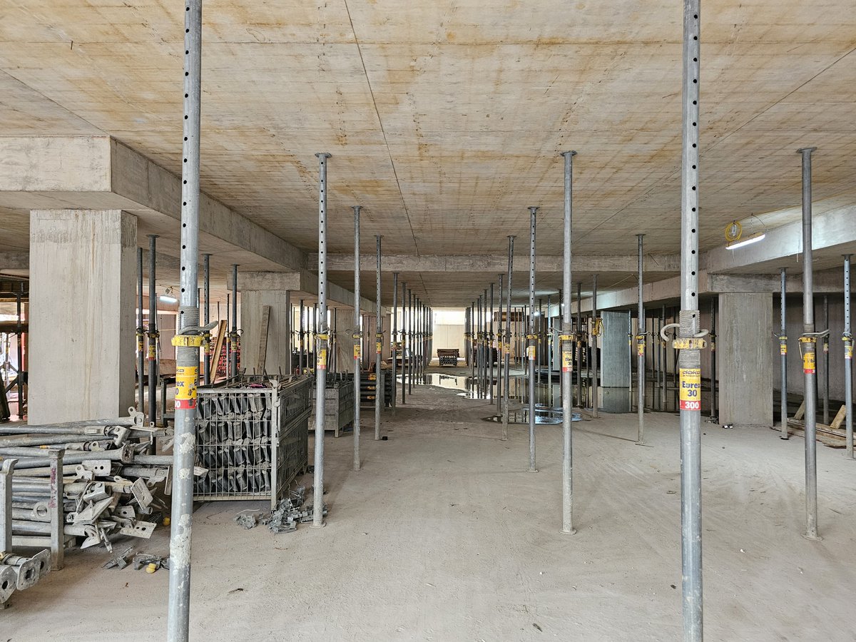 HalsallConstruc's tweet image. Great progress being made at Block G in Bristol with the second floor steelwork completed last week and the concrete pour being scheduled for tomorrow. It&apos;s really coming together! 🏗
#ProjectUpdate #SitePhoto #Progress #Steelwork #Concrete #Construction #ConstructionIndustry