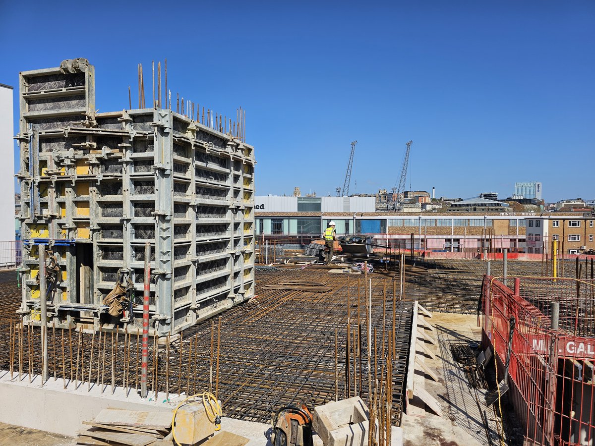HalsallConstruc's tweet image. Great progress being made at Block G in Bristol with the second floor steelwork completed last week and the concrete pour being scheduled for tomorrow. It&apos;s really coming together! 🏗
#ProjectUpdate #SitePhoto #Progress #Steelwork #Concrete #Construction #ConstructionIndustry