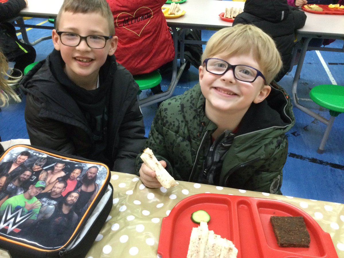 ⭐️Golden Table⭐️ Well done to these very polite golden diners. Great job. <a href="/ForehillSchool/">Forehill School</a>