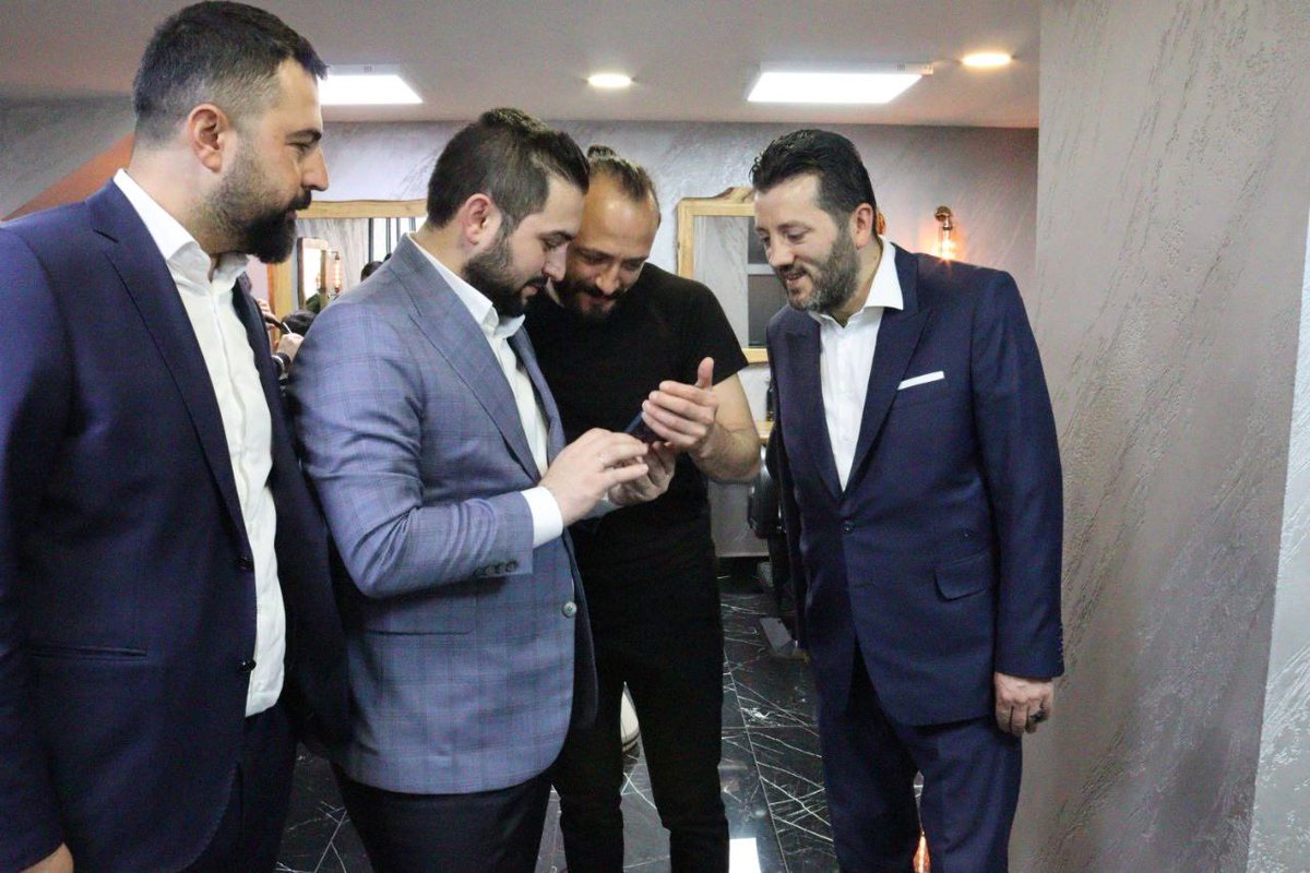 yilmazmcht's tweet photo. Az ileride bizim kuaföre dedik, ‘gelmezsen ayıp olur, daha da traş etmem seni’ dedi…

Dün buradaydık, bugün de buralardayız derken şaka yapmıyoruz. Birlikte başaracağız. https://t.co/GkSBbtOd7e