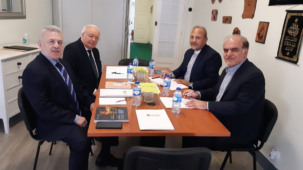IRANinPORTUGAL's tweet photo. Nas reuniões de despedida do embaixador iraniano com dirigentes do #OMI e CEO da #Taguspark, ao prezar a #cooperação estreita entre a embaixada e estas importantes instituições, reforçou a relevância da continuação das relações, apresentado um exemplar do livro "Liga e Amizade". https://t.co/wQPZ3QNbzU