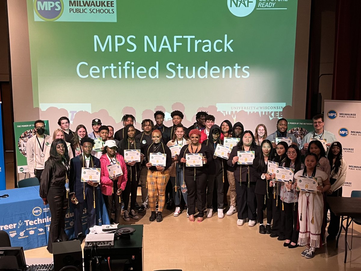 marcellakaye's tweet photo. It’s been an honor to be in Milwaukee this week, visiting NAF Academies, meeting with Supt. Posley and members of his team, and recognizing over 100 NAFTrack Certified students at the first MPS NAFTrack Senior Recognition! @NAFCareerAcads
#befutureready @MilwaukeeMPS https://t.co/b2SRpQGUr2