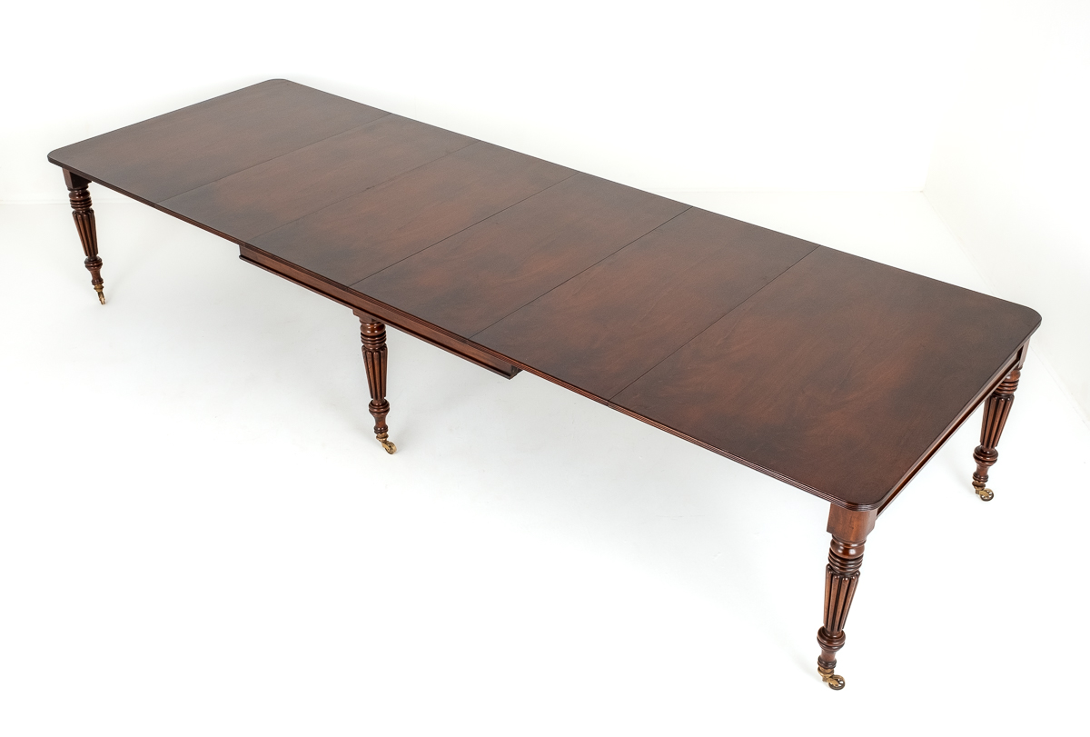 PhilipHuntUK's tweet image. Wonderful Regency 6 Leg Mahogany Dining Table available from philiphuntantiques.co.uk #largediningtable #regencydiningtable
#extendingdinigtable #dinnerparty #antiquesandinteriors #norwich #norfolk #antiquedealersofnorfolk