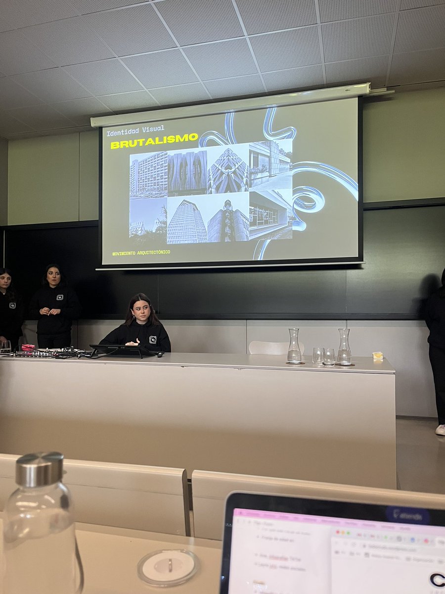 delgadobarragan's tweet photo. Hoy en @fcomunav en la presentación de los trabajos de fin de grado de Periodismo. 
Mucho nivel, ganas y buenas historias 👌🏻 https://t.co/58PgXZ4GMR