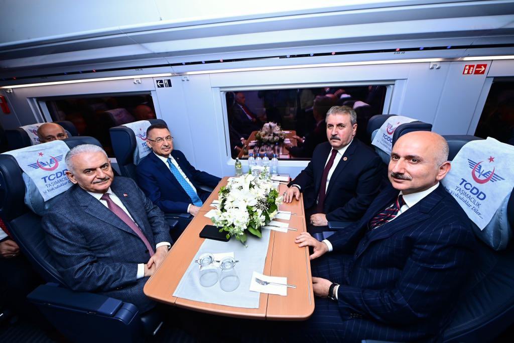 Ankara-Sivas Hızlı Treninin ilk seferindeyiz. 🚆 Kırıkkale, Yozgat ve Sivas’ta vatandaşlarımızla buluşacağız.