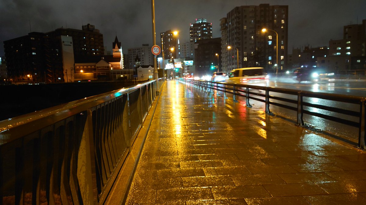shibu_ken's tweet photo. 夜ラン7km終了〜
雨だし風強いし吐く息は白いし。だけどしゃーない、今月は無理する月間と決めたので(笑)
無理するのもあと少し!
#OnCloudflyer https://t.co/zeLEVuisRp