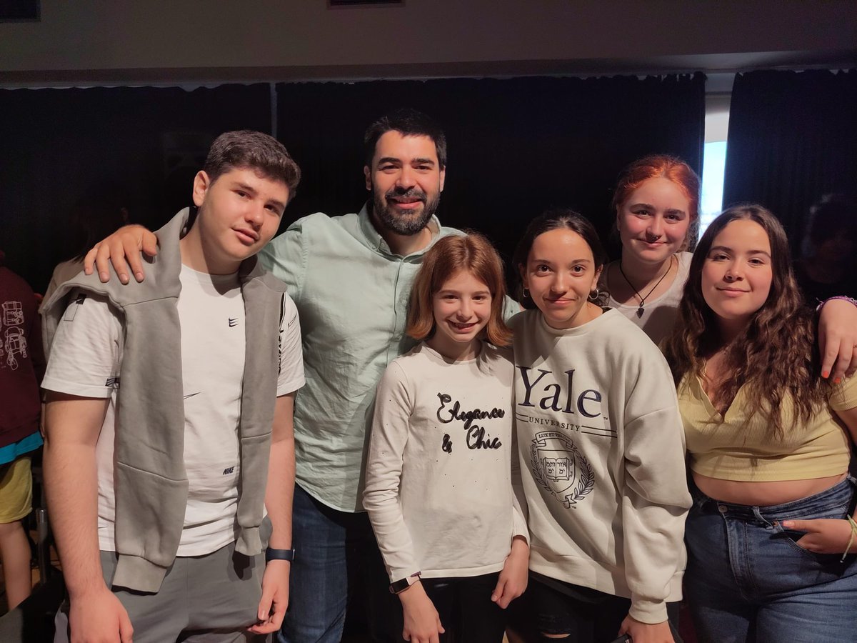 Avui els alumnes que han participat a #premiprotagonistajove s'han trobat amb els autors i les editores dels llibres.