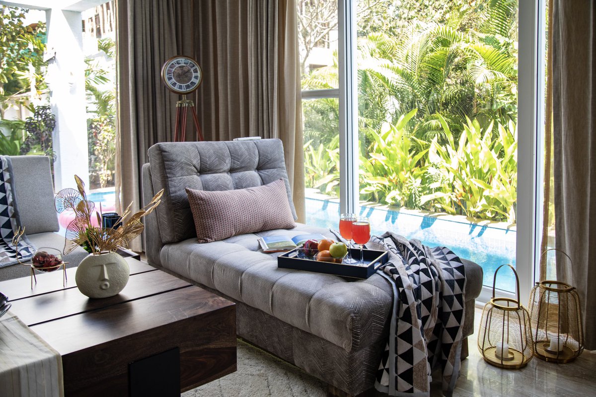 hireavilla's tweet photo. Step into a world of indulgence and sophistication in our stunning villa. With breathtaking views and beautifully appointed interiors that exudes warmth and elegance, this is the ultimate escape for those seeking the finest in luxury living.

#hireavilla #HireavillaGoa #Villa https://t.co/AlHuLPSx5y