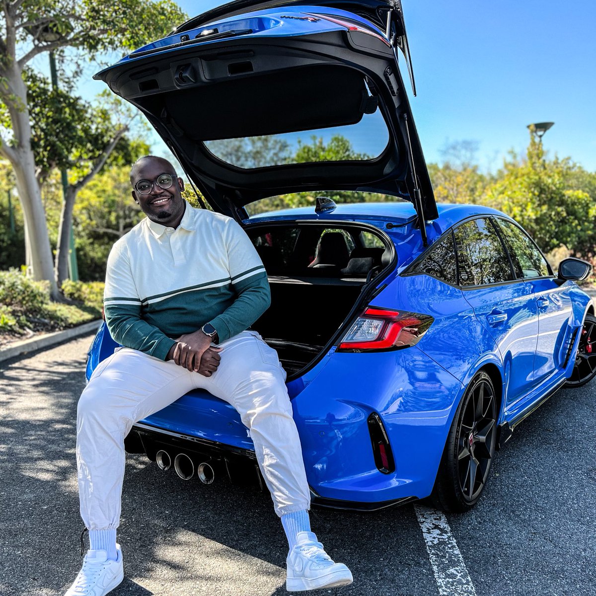 PapiMabele's tweet photo. The only R that matters, if we’re being honest. 🔥😍

Only 60 of these are available  in SA at R979,000 Including VAT. #HondaSACivicTypeR https://t.co/k6lIOnDkVS