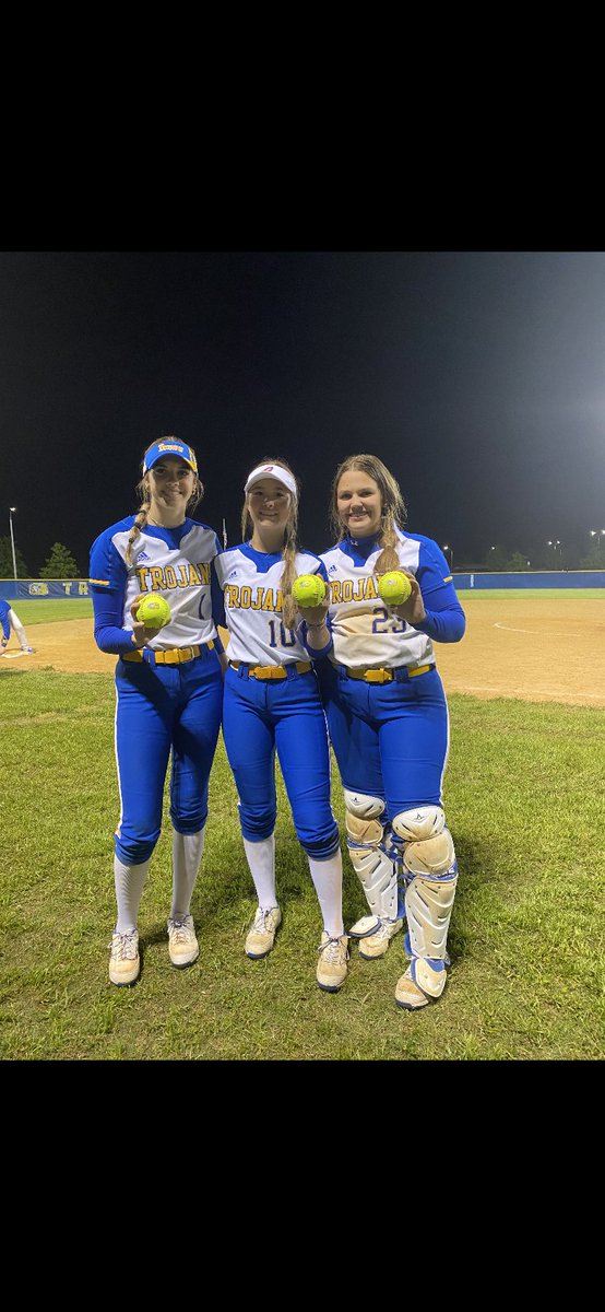 bpstephens10's tweet photo. Had a great win last night against Cornith Holders. Went 2-4 with a Grand Slam to start the game. Also big shout out to @Raleigh1Stewart and @LilyKeefer9 for hitting bombs! 
@UMO_CoachLuke @CoachMandy13 @UMOSoftball @garnersoftball https://t.co/IzUpiF613I