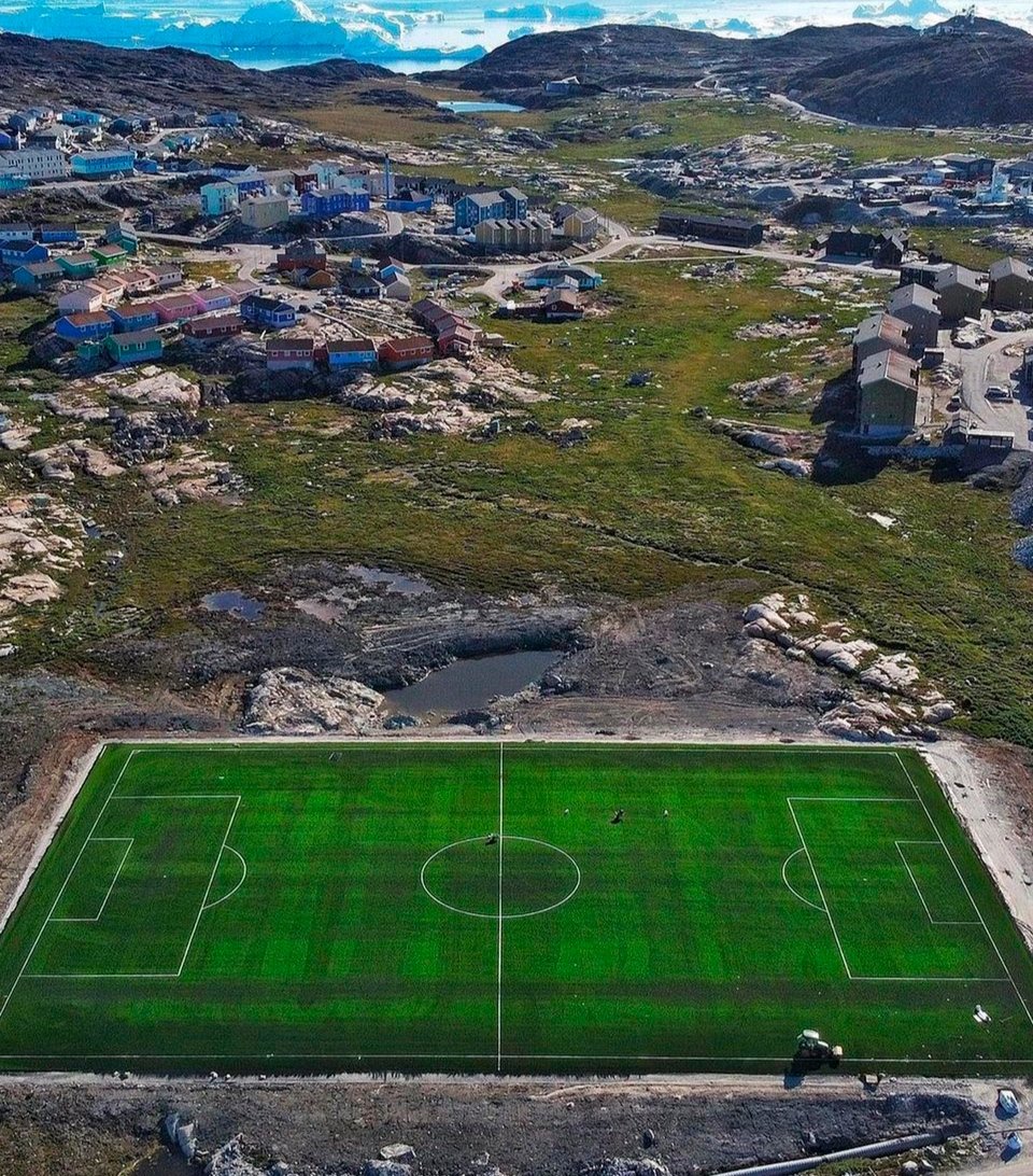 FarOutFootball's tweet photo. Pitch of the day!
Today, we´re off to beautiful #Greenland and this scenic pitch in Ilulissat 🇬🇱⚽
@JustinWalley10 @Gareth19801 @RUSNLF @robertmdaws @PatsFballBlog @NonLeagueCrowd @ViCoCoaching https://t.co/K6sZxlaItQ