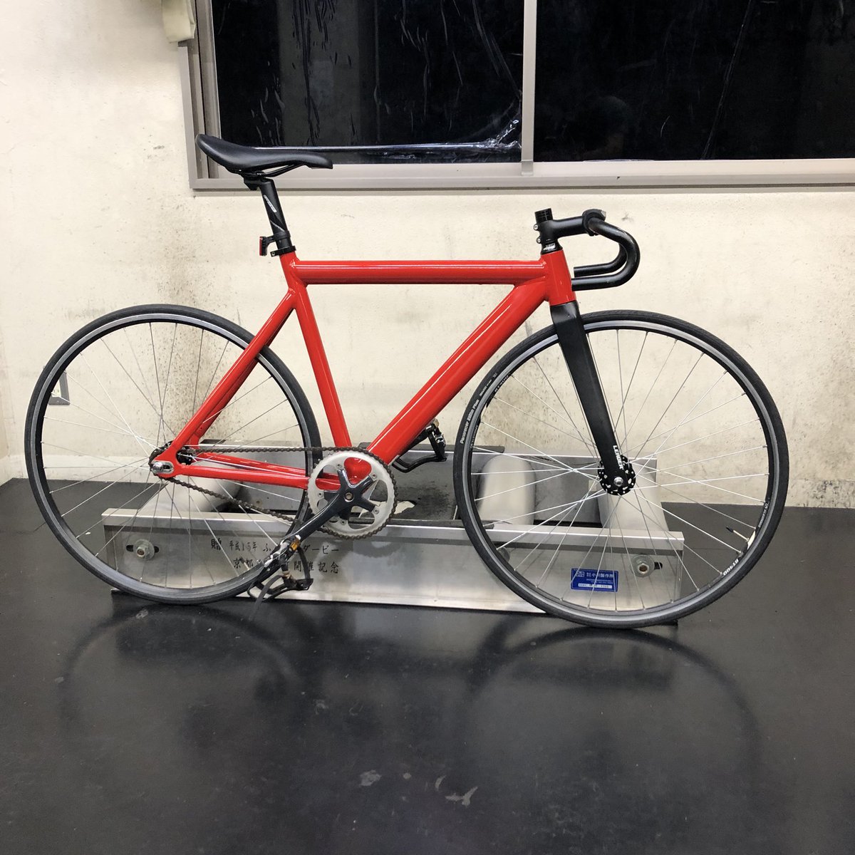 banban7301's tweet photo. 今日は競輪場のローラー練習会に参加🚴♂️
頑張りました🚴♂️💪✌️😊
赤いLEADERBIKEは最終運用になります😊(多分🧐)
#ピストバイク
#LEADERBIKE https://t.co/ibptYYnwW8