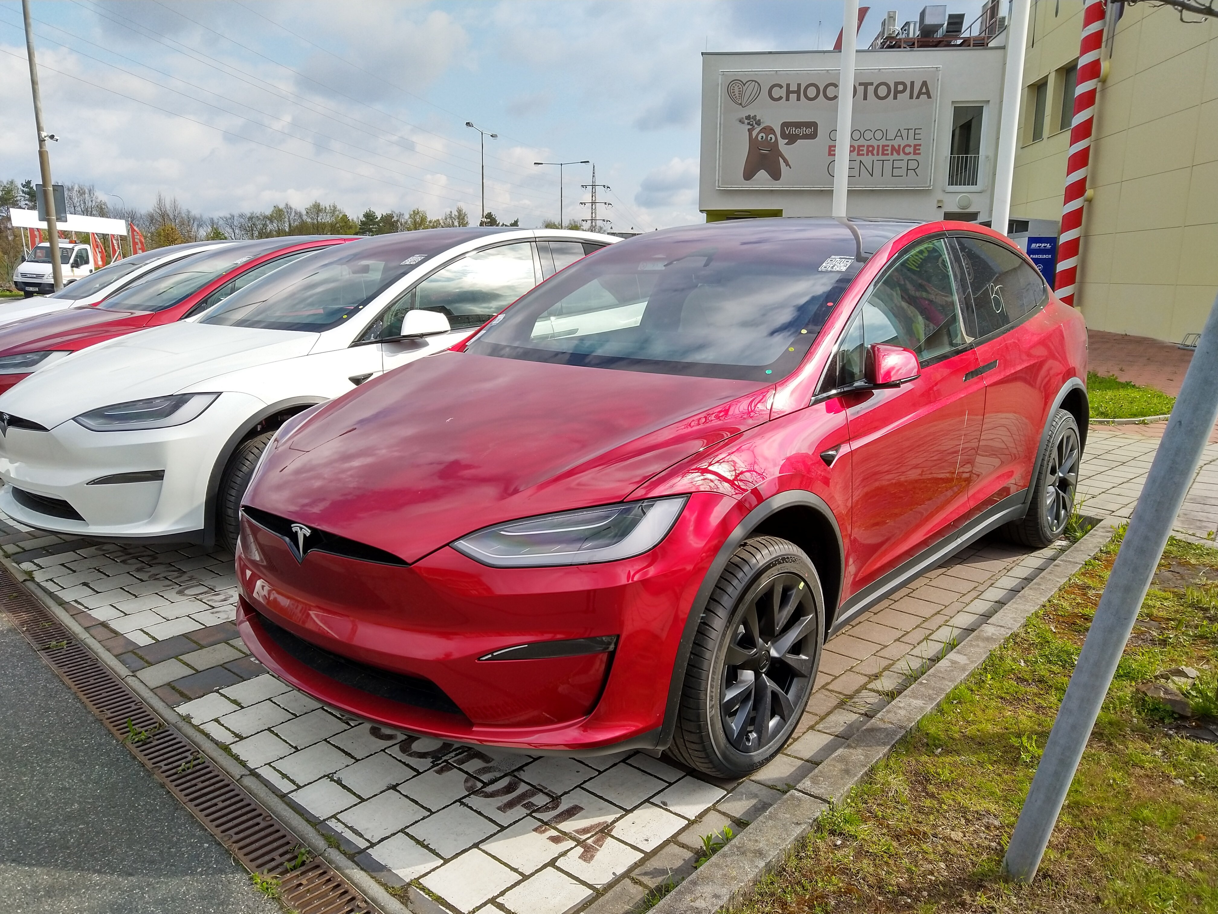 Red model 2024 x tesla