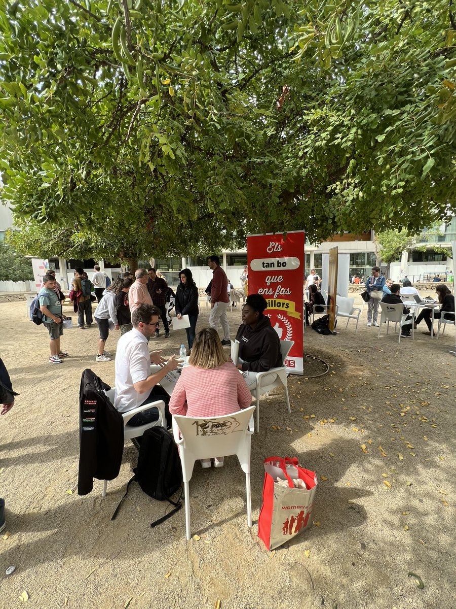 inserlabURV's tweet photo. Tanquem la Fira d’Ocupació d’#Inserlab 

Gràcies a totes les entitats que heu vingut a buscar el talent #URV 🤗 #Seguim 💪 https://t.co/RVMkEdxXwg