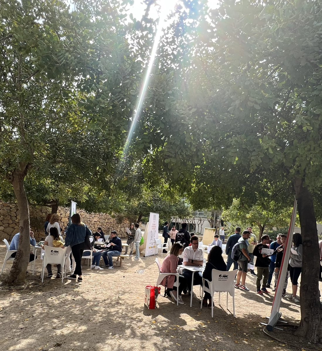 inserlabURV's tweet photo. Tanquem la Fira d’Ocupació d’#Inserlab 

Gràcies a totes les entitats que heu vingut a buscar el talent #URV 🤗 #Seguim 💪 https://t.co/RVMkEdxXwg
