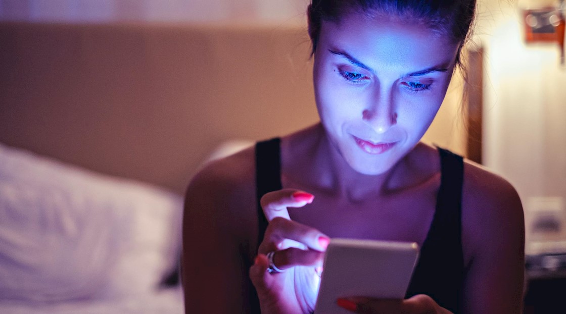 Is blue light bad for the skin? <a href="/pro_beauty/">Professional Beauty</a> sets out to answer this question by sharing expert opinions. Get the best for skin practices at: ow.ly/JYKh50NNMBU

#BlueLight #SkinCare #SkinAdvice #BeautyNews