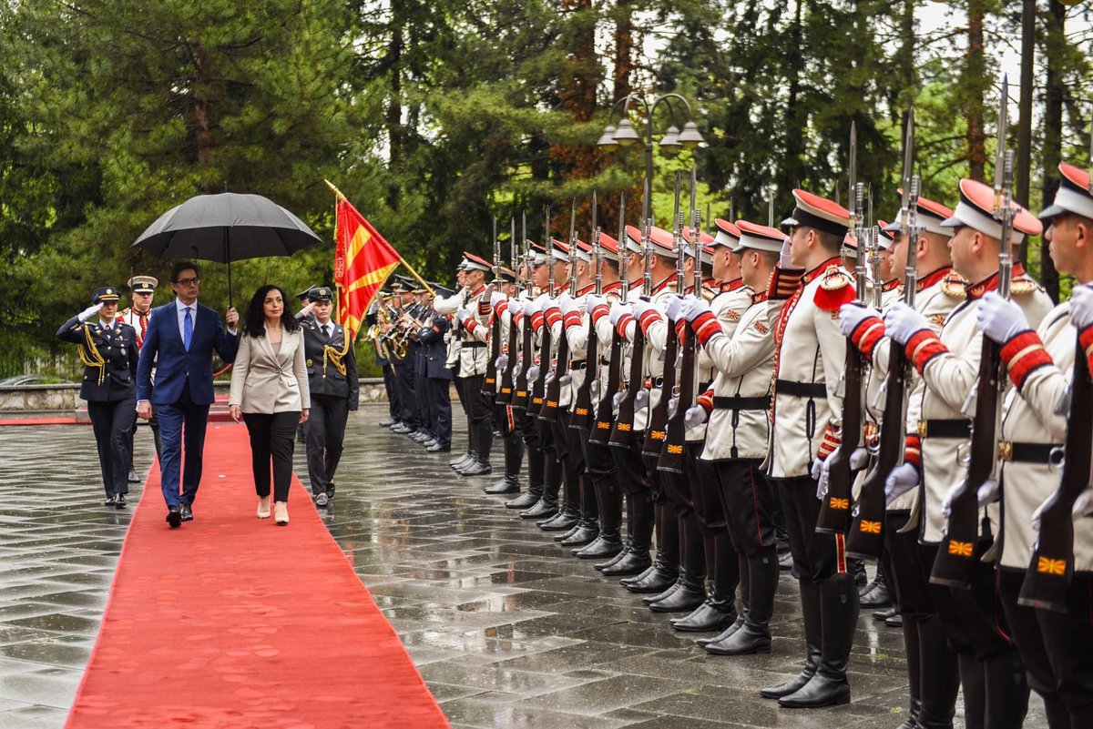 VjosaOsmaniPRKS's tweet photo. Delighted to begin my official visit to the Republic of North Macedonia with a meeting with President @SPendarovski.
Grateful for the constructive discussion on the future of our cooperation, exemplary neighborly relations and commitment to our European future. 🇽🇰🇲🇰 https://t.co/7BKRAfp5oP