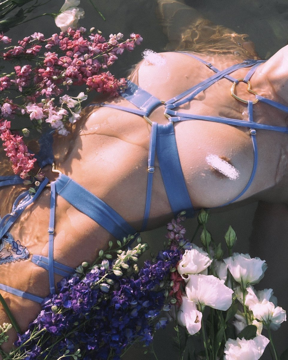 Mosparklingerie's tweet photo. Harness 可以性感也可以可愛
-
You are a gift 愛心harness系列
#Mospark #MosparkLingerie #內衣 #精品內衣 #穿搭 #性感 #網紗 #蕾絲 #活出自我 #內衣穿搭 https://t.co/6XaT1xfA9t
