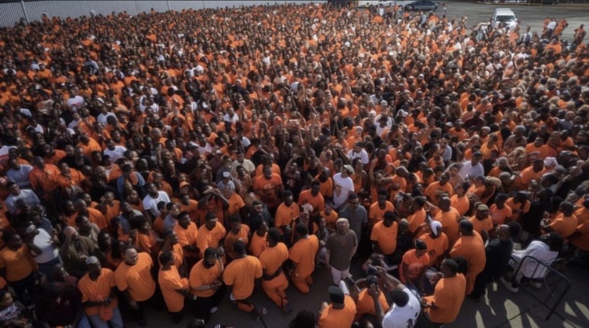 Djaffuego02's tweet photo. C’est L’Intelligence Artificielle où réellement il avait concert en prison organisé par #R_kelly ? https://t.co/96Zt5b2kLb