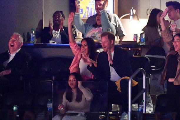 fanofprincephil's tweet photo. @PaganTrelawney It’s so funny that they spend column inches going over what Meghan’s “new look” means, for the very same day Meghan to appear looking exactly like her old self. 🤣🤣🤣 These ppl never learn. https://t.co/tcIwjRPdzB