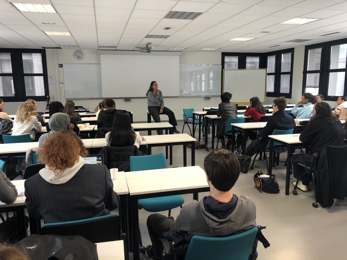 ACordesse's tweet photo. Merci pour ces échanges très instructifs sur les choix et projets professionnels avec les étudiants de première année ⁦@AdeleRiou⁩ marraine de la promotion 2025 ⁦@audencia_bach⁩ in Management. https://t.co/3nlH6psQjW