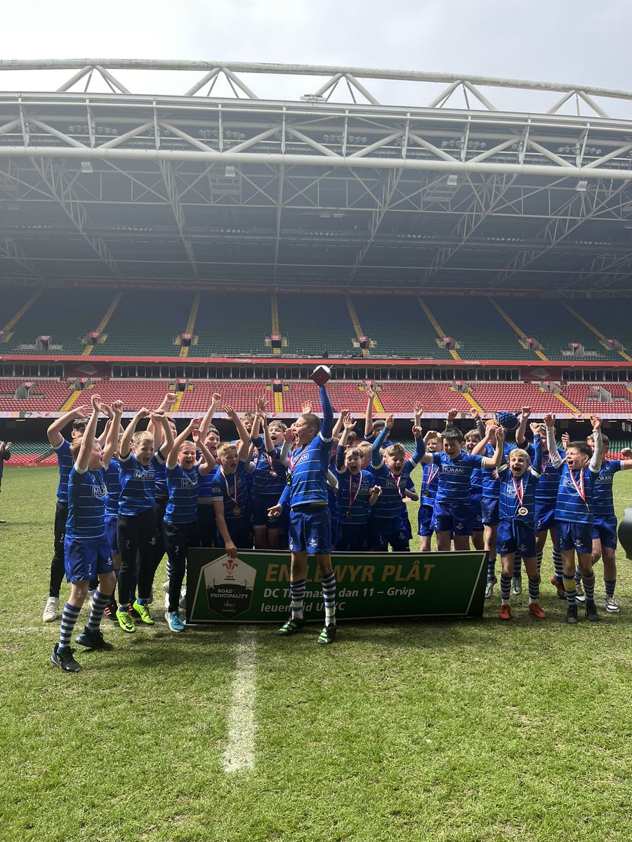 WRU_Community's tweet photo. Da iawn i Enillwyr Rownd Derfynol DC Thomas Grŵp Iau WSRU dan 11 - Ysgolion Pen-y-bont ar Ogwr👏🏼

Perfformiad cryf a da iawn i'r tîm gwrthwynebol Ysgolion Caerdydd 👏🏼

#RTP23 https://t.co/JZfmJ24xNh