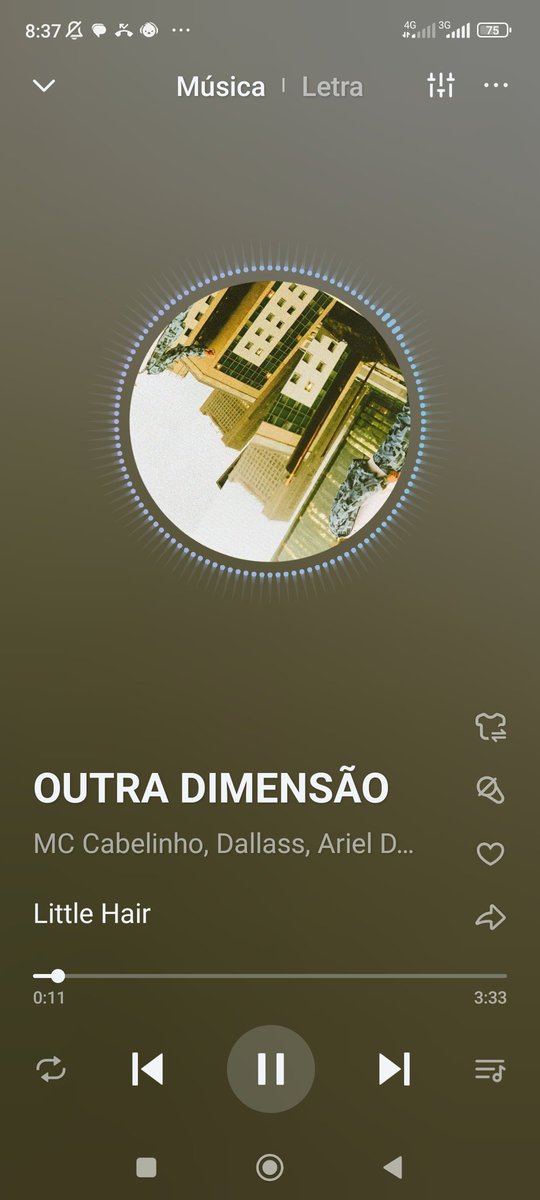 Eu no serviço trabalhando , e do nada essa música na mente