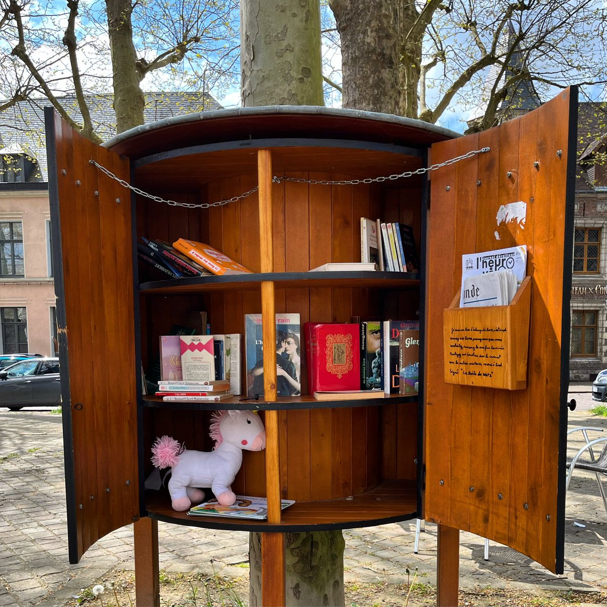 Ce midi, j’ai un petit peluche à proposer.
Quelle idée merveilleuse de suggérer un partage d’objets doux destinés à diffuser le bonheur chez nos plus jeunes…
Bravo ! Vous arrivez à créer de la magie tout autour autour de moi 🪄✨🔥💛
#Arras #boîteàlivres #bonheur #licorne #magie