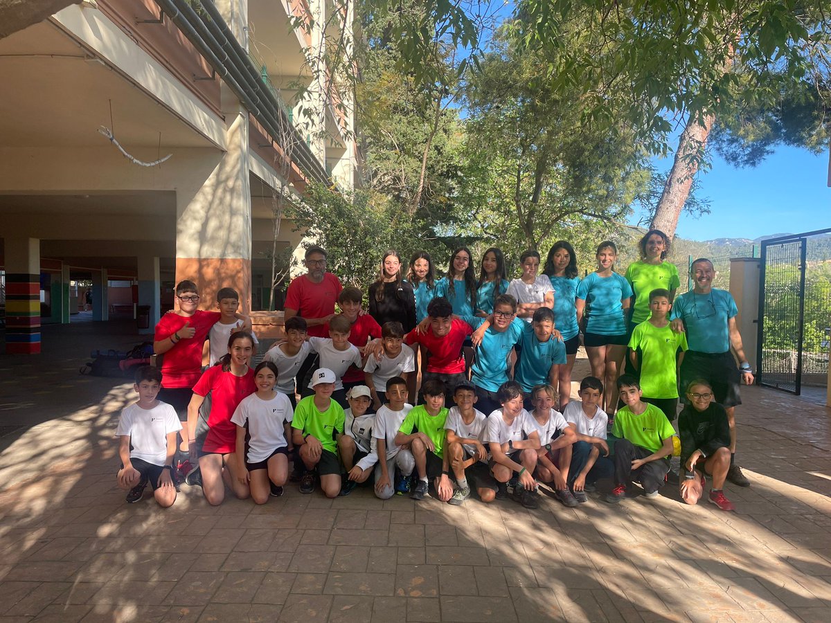 CIDEcooperativa's tweet photo. Preparats per començar la Travessa CIDE per la Serra de Tramuntana! @CooperativaCIDE #senderisme #mallorca https://t.co/OwQwealmjK