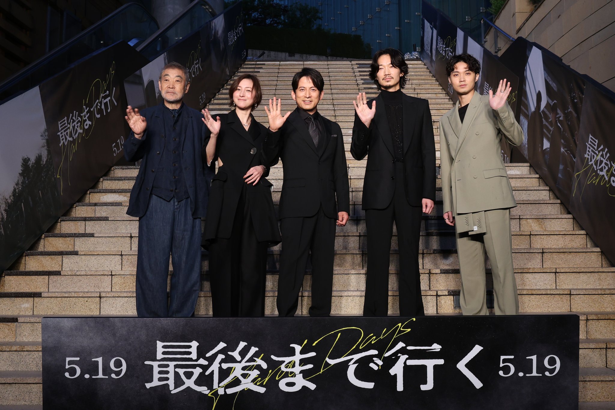 綾野剛さんの舞台DVDとパンフレットです。 綾野剛さんの舞台DVDとパンフレットです。 綾野剛主演】渋谷