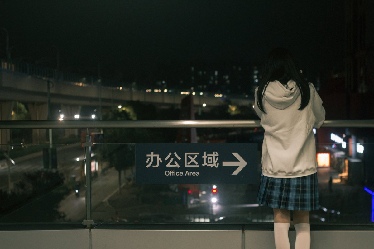 _WhiteBlossom's tweet photo. 活在这个世上所不配被人注视到的夜里 https://t.co/3mgad63UIh
