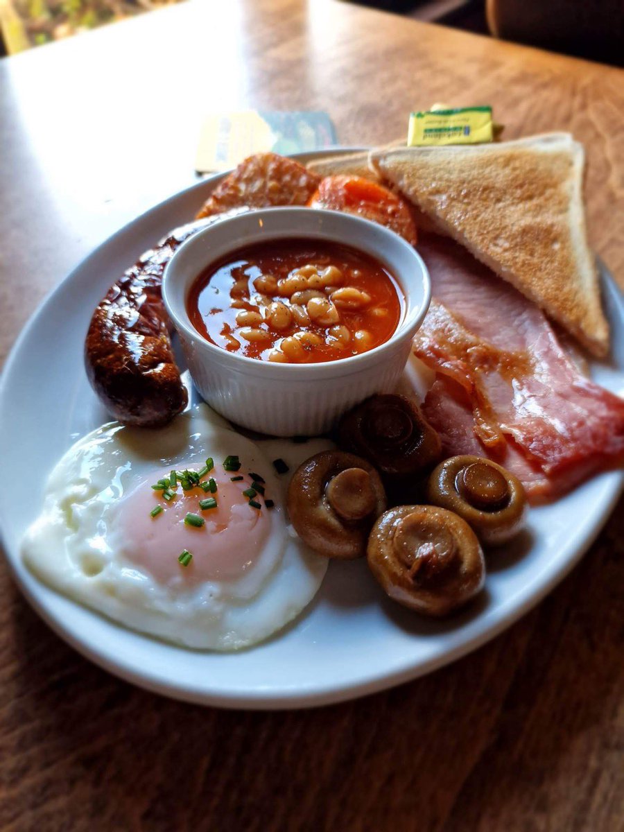 WestRidingLRR's tweet photo. Why not set yourself up for the day with our #Ale-day breakfast? We serve them Monday - Friday 12-4pm and Saturdays 10-2pm π
#startyourdaythewestway #beans #coffee #tea #sausage #mushrooms #butties #aledaybreakfast #bacon #egg #toast https://t.co/V5mlHObKTE